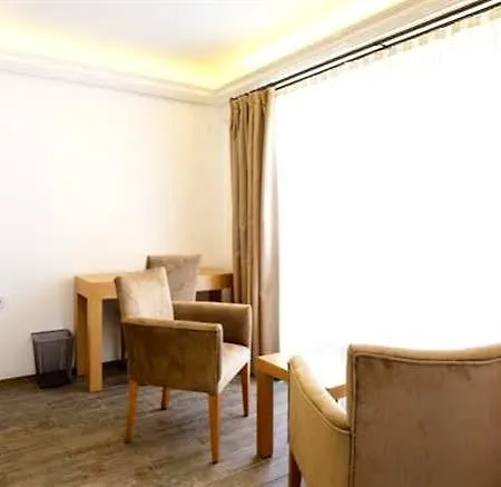 Hotel Mb 2*